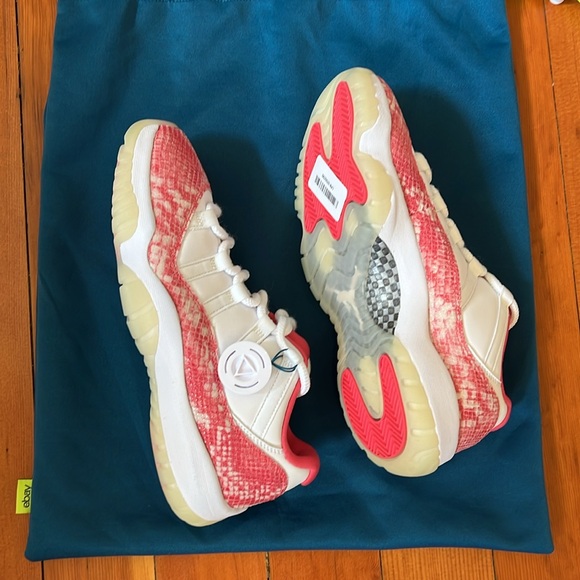 AUTHENTICATED VINTAGE - Air Jordan 11 - Pink Snakeskin Women’s - NEW - Picture 4 of 8